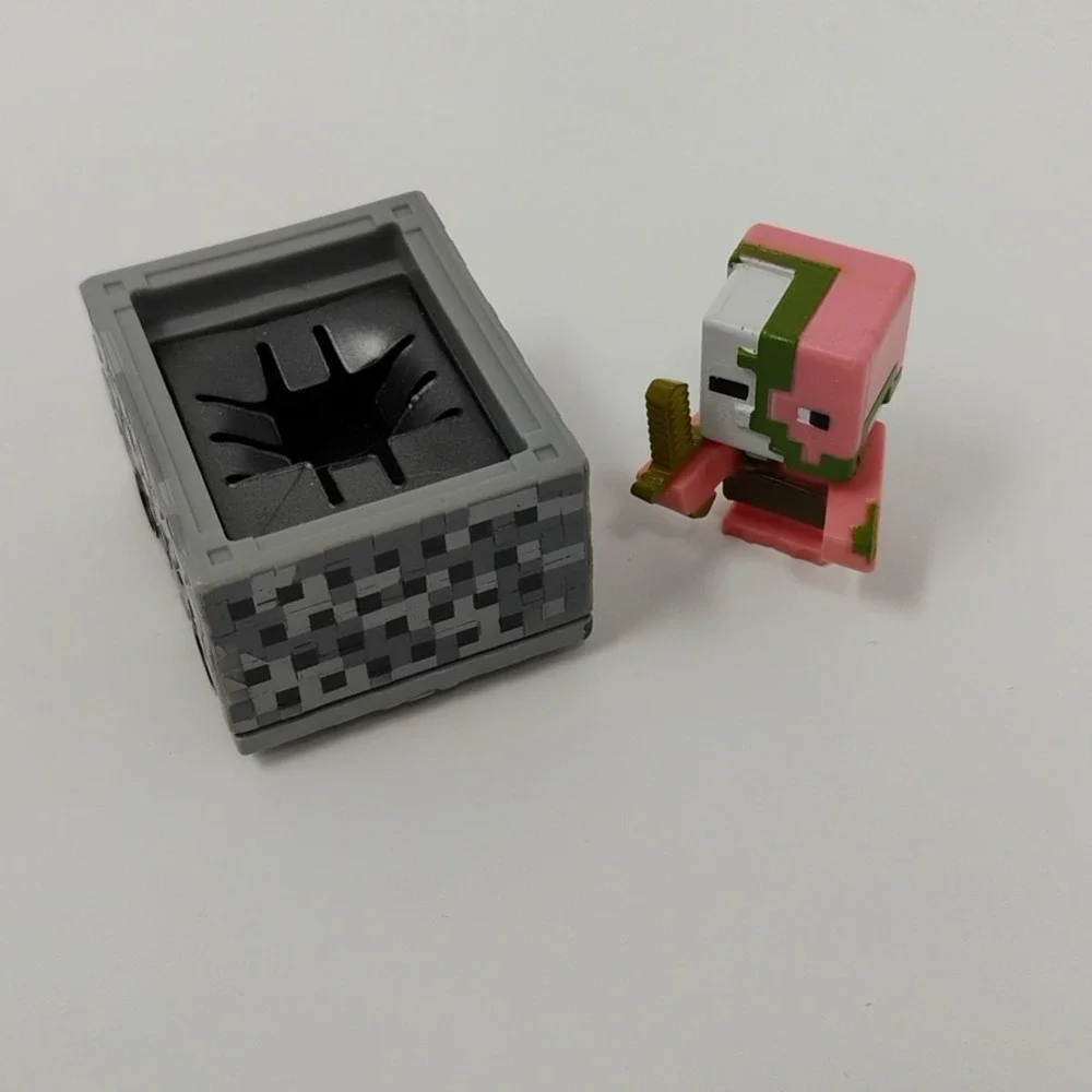 Minecraft Hot Wheels Ghast Attack Track Zombie Pigman & Cart COMPLETE in Box
